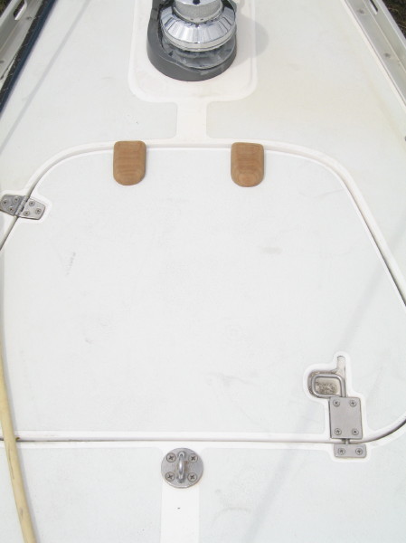 Overview of the anchor locker cover